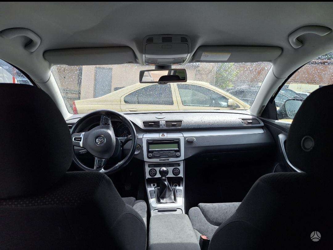 Volkswagen Passat - 11