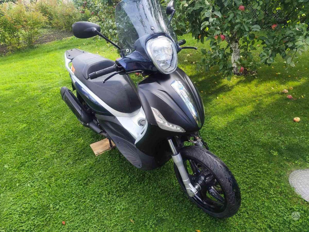Piaggio Beverly 330cc, scooters / mopeds