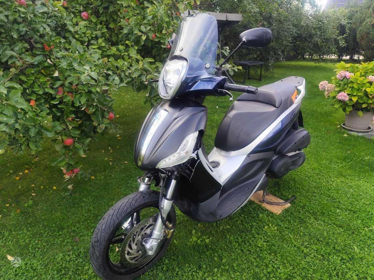 Piaggio Beverly 330cc, scooters / mopeds