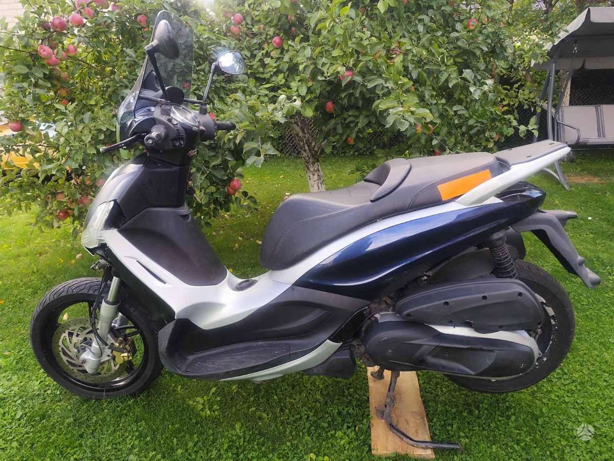 Piaggio Beverly 330cc, scooters / mopeds