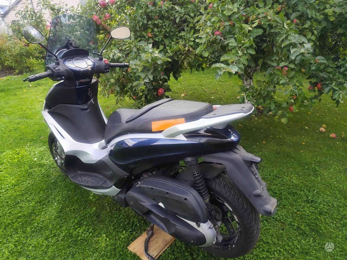 Piaggio Beverly 330cc, scooters / mopeds