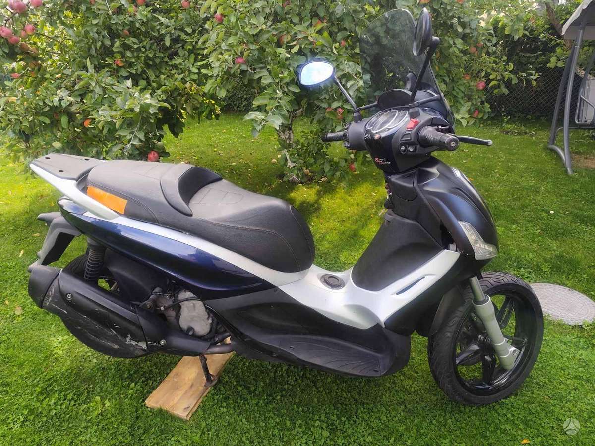 Piaggio Beverly 330cc, scooters / mopeds