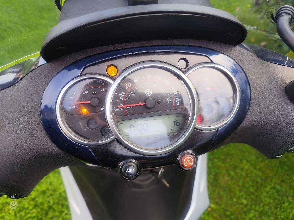 Piaggio Beverly 330cc, scooters / mopeds