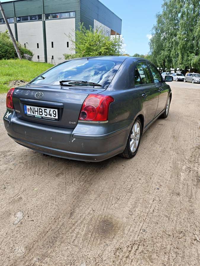 Toyota Avensis - 5