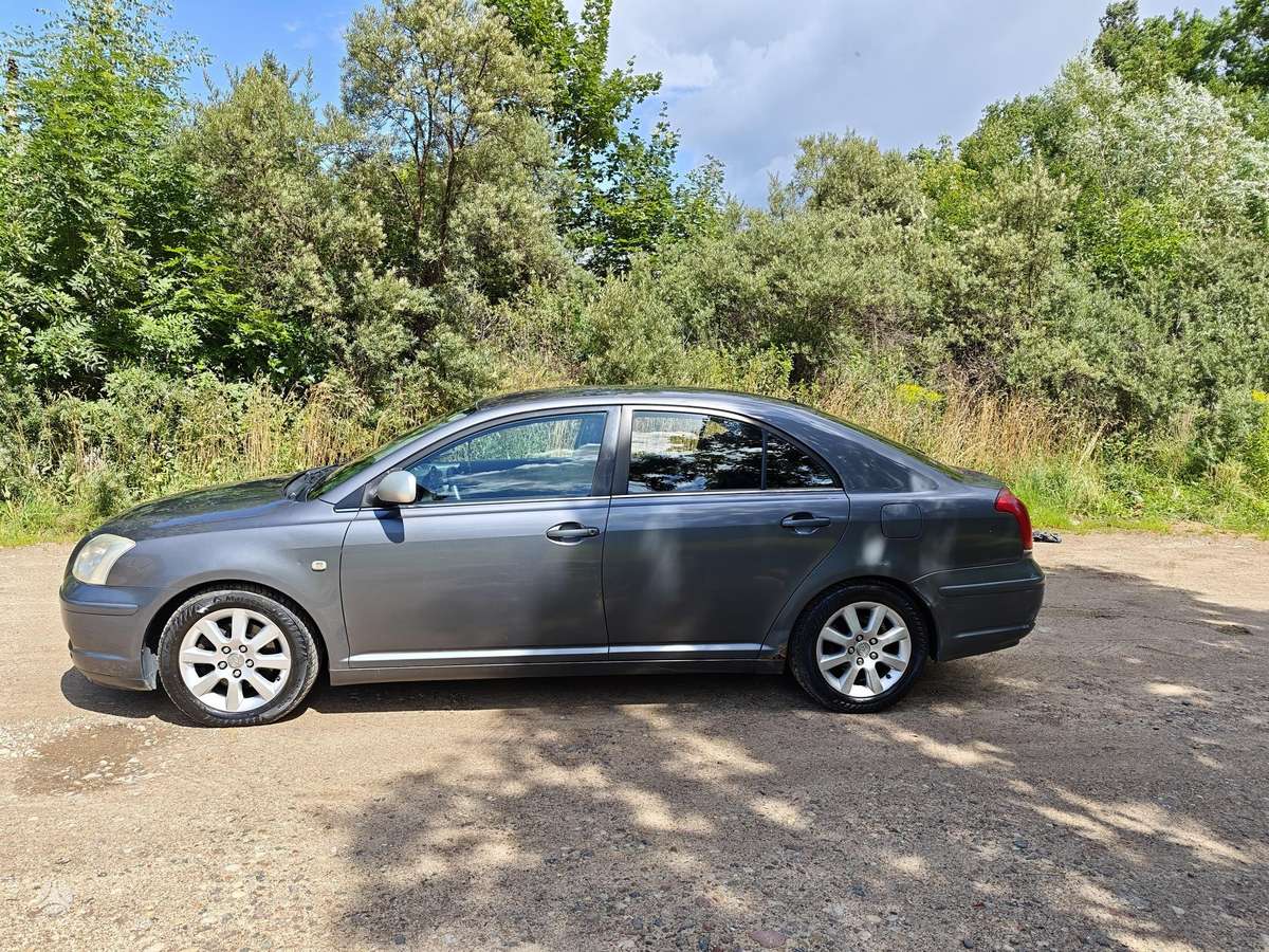 Toyota Avensis - 8