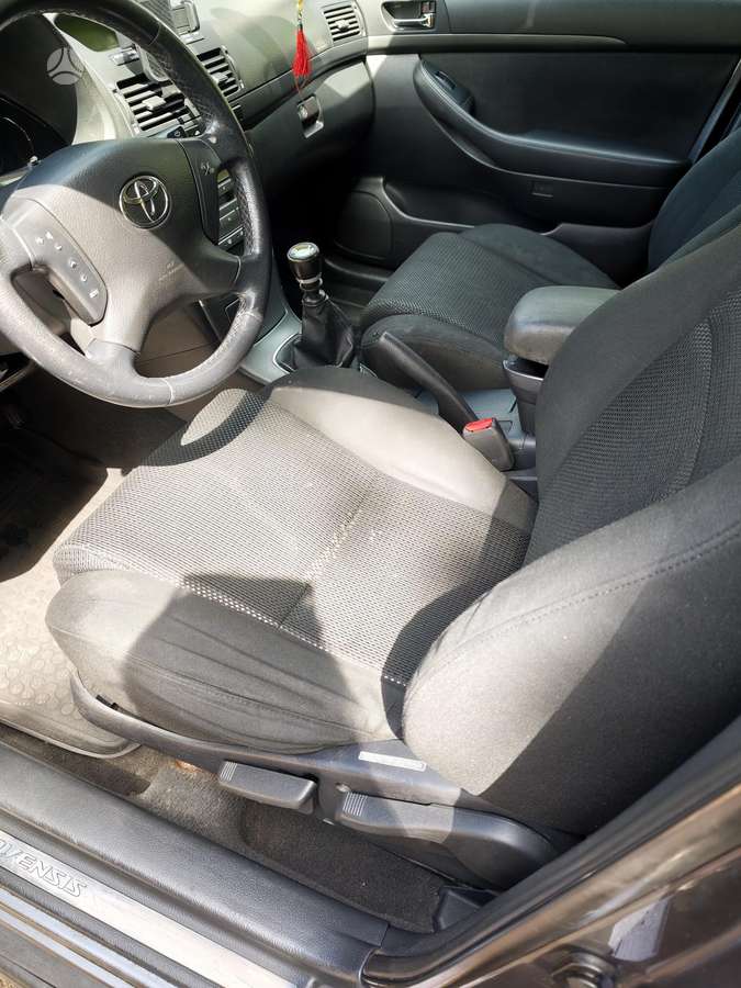 Toyota Avensis - 10