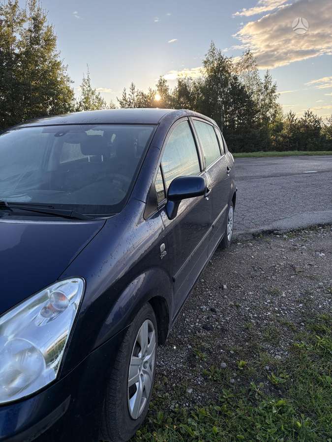 Toyota Corolla Verso - 10