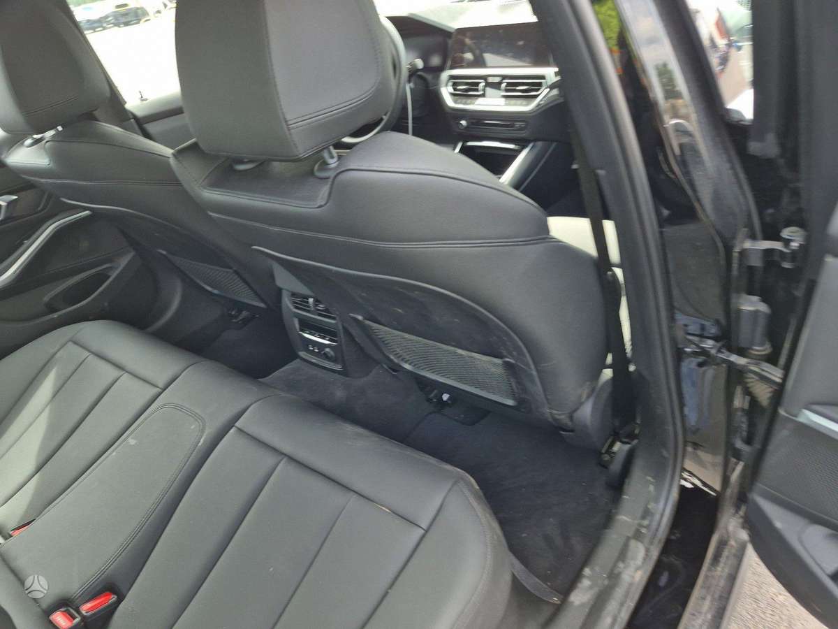 BMW 330, 2.0 l., Седан
