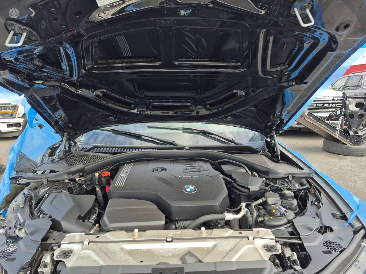 BMW 330, 2.0 l., Седан