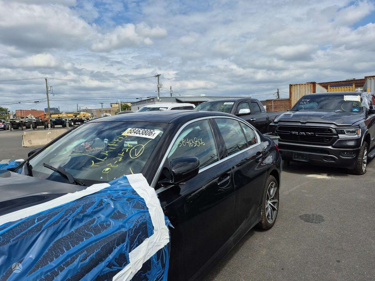 BMW 330, 2.0 l., Седан