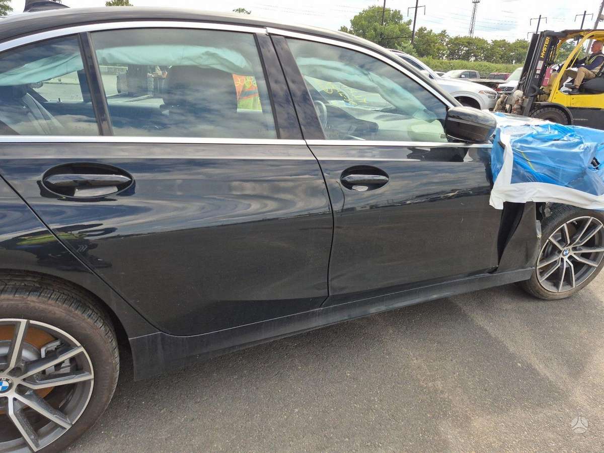 BMW 330, 2.0 l., Седан