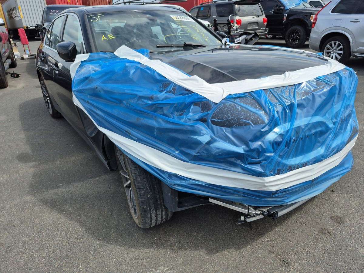 BMW 330, 2.0 l., Седан
