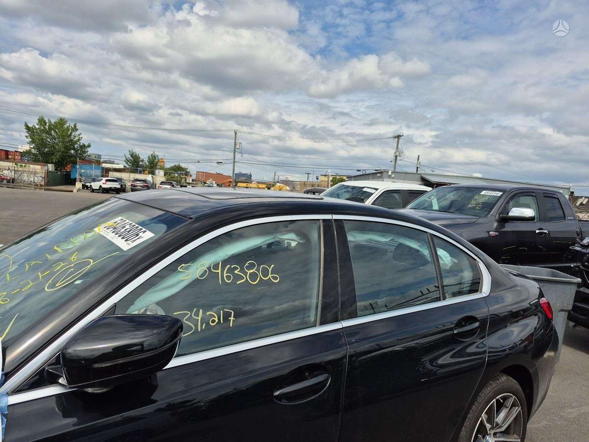 BMW 330, 2.0 l., Седан