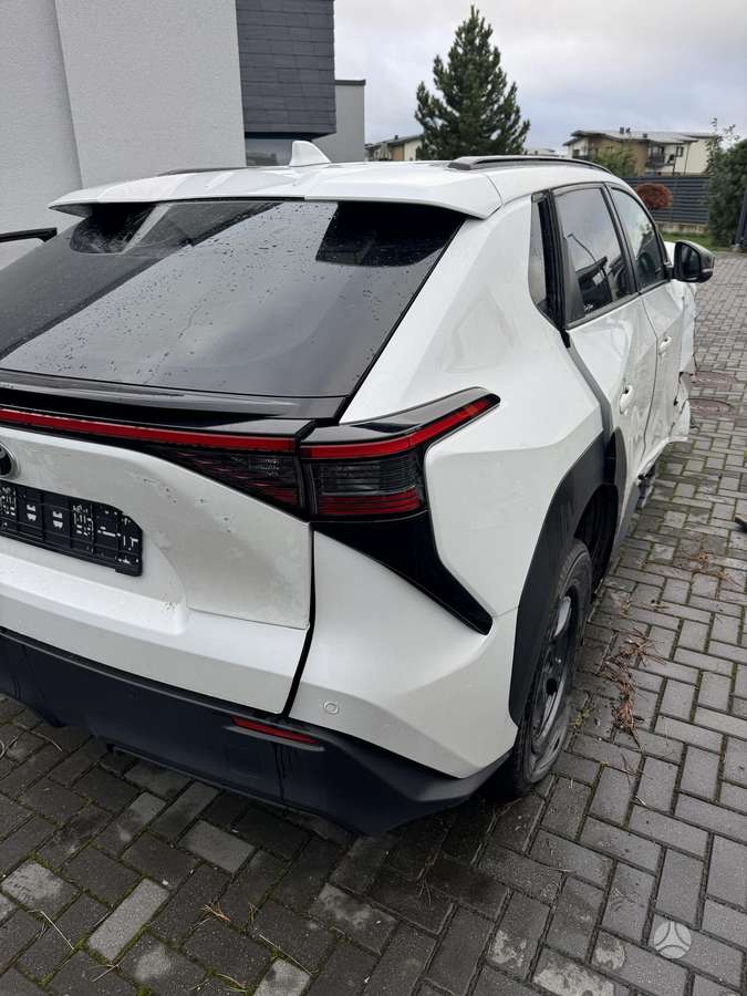 Toyota bZ4X - 2