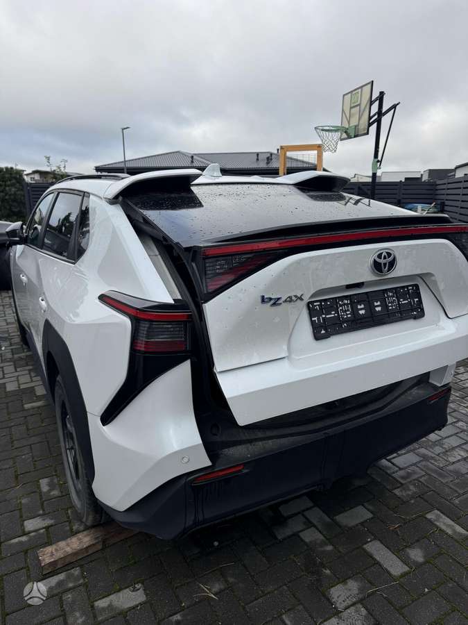 Toyota bZ4X - 4