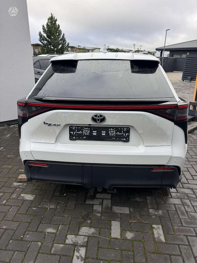 Toyota bZ4X - 5