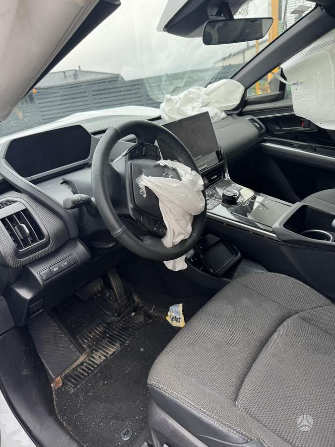 Toyota bZ4X - 8