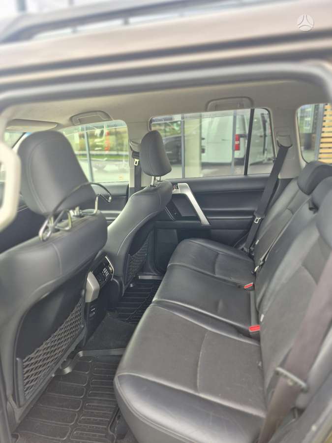 Toyota Land Cruiser - 5