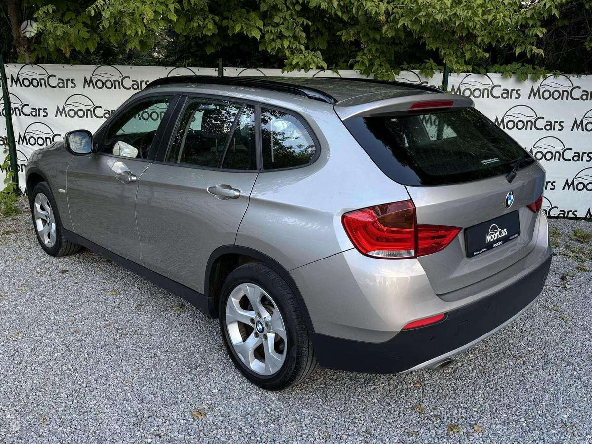 BMW X1, 2.0 l., off-road / crossover