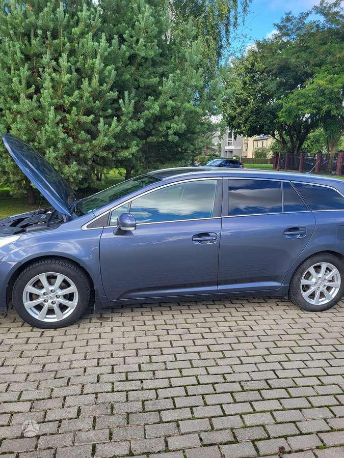 Toyota Avensis - 2