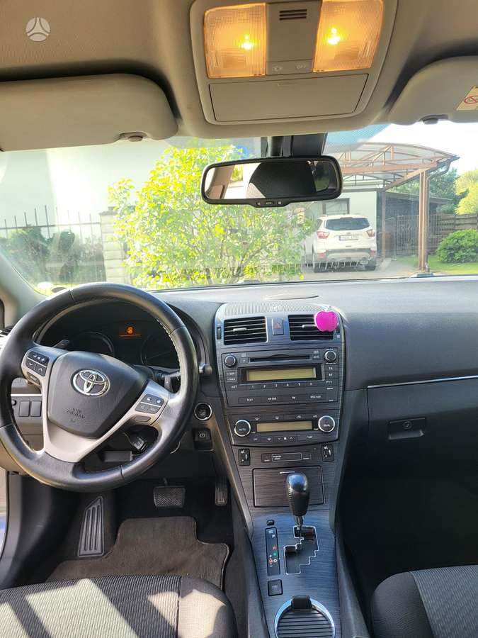 Toyota Avensis - 8
