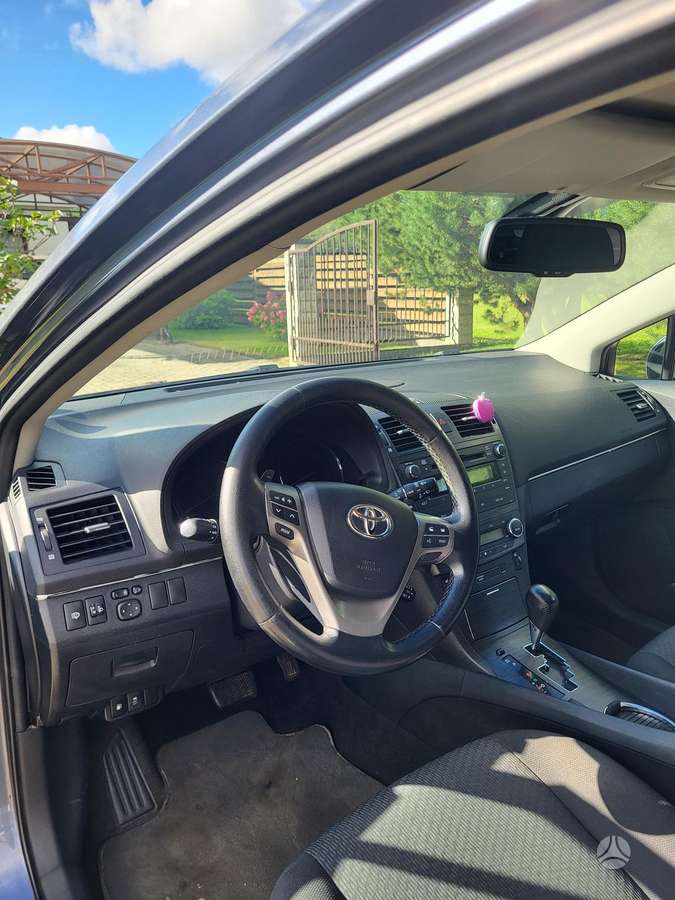 Toyota Avensis - 9