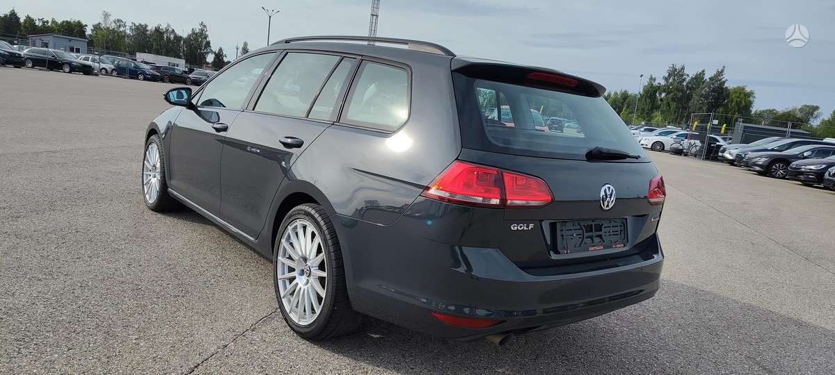 Volkswagen Golf - 5