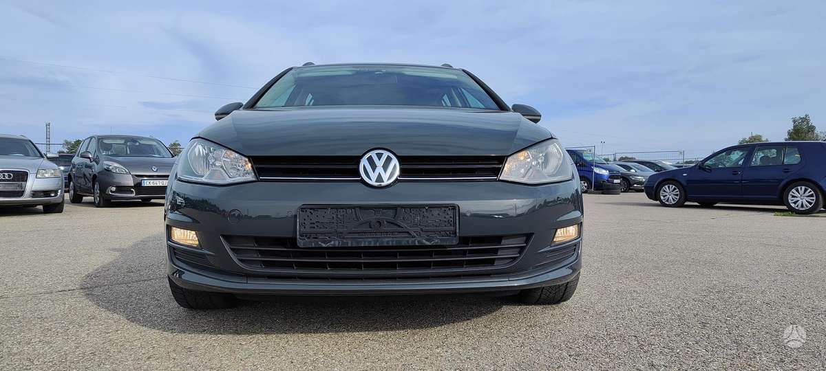 Volkswagen Golf - 8
