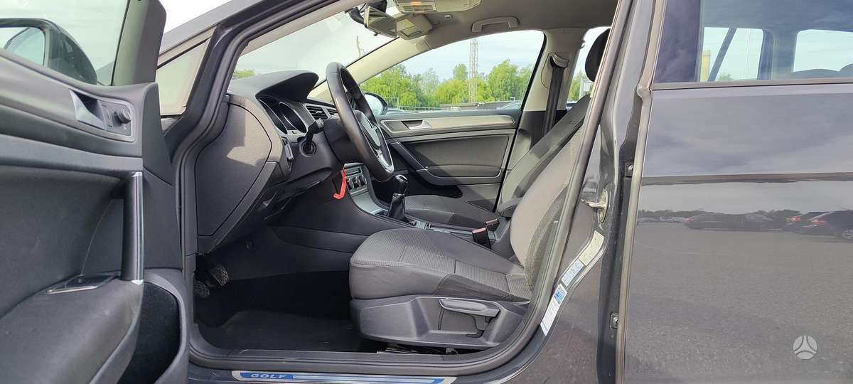 Volkswagen Golf - 9