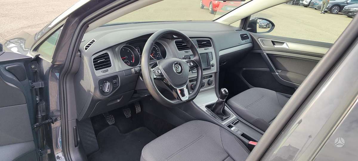 Volkswagen Golf - 10