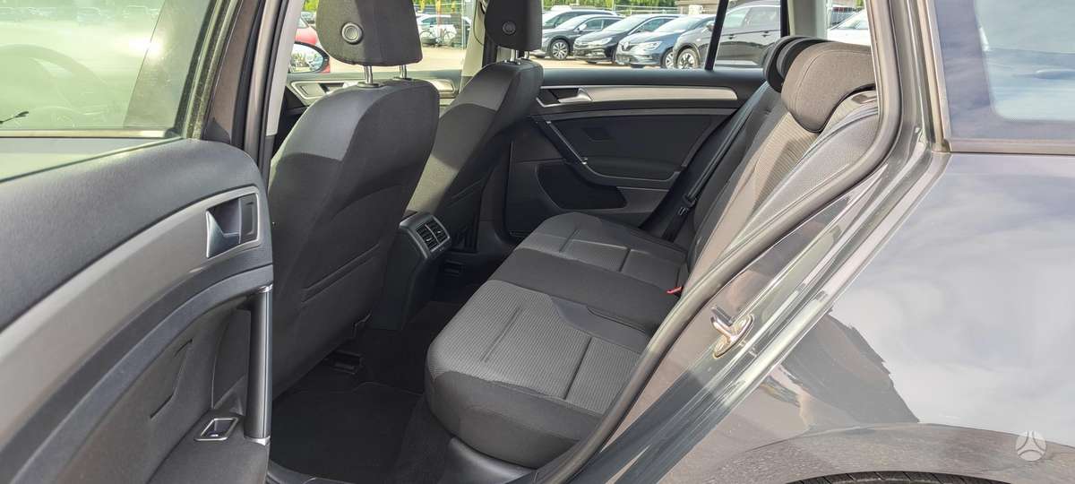 Volkswagen Golf - 11