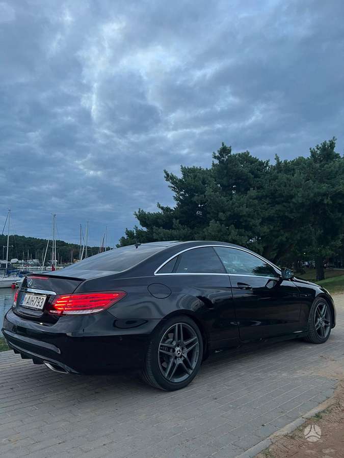 Mercedes-Benz E220, Купе (coupe)