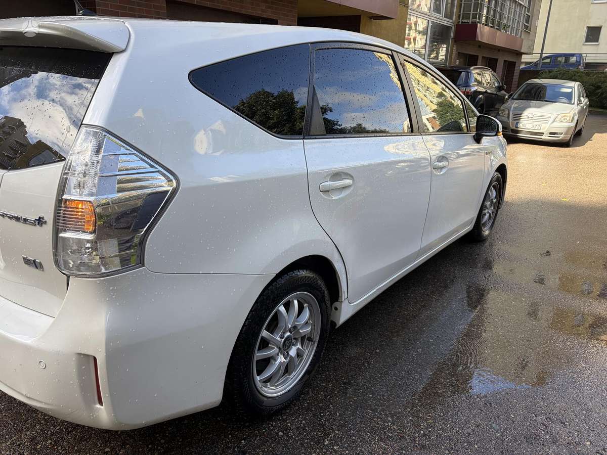 Toyota Prius+ - 4