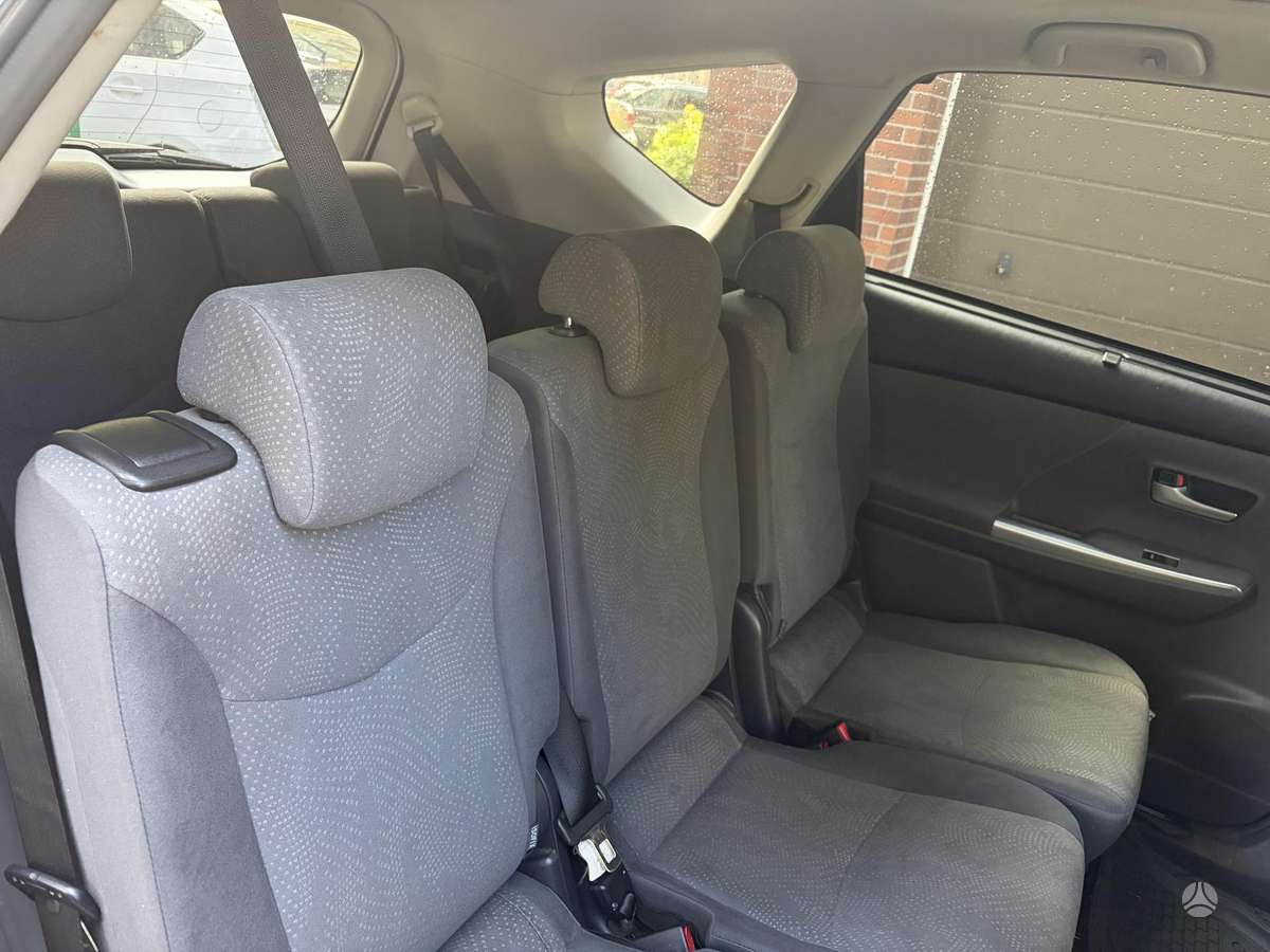 Toyota Prius+ - 8