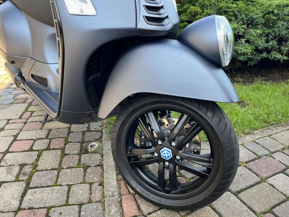 Piaggio Vespa 300cc, мотороллеры / мопеды