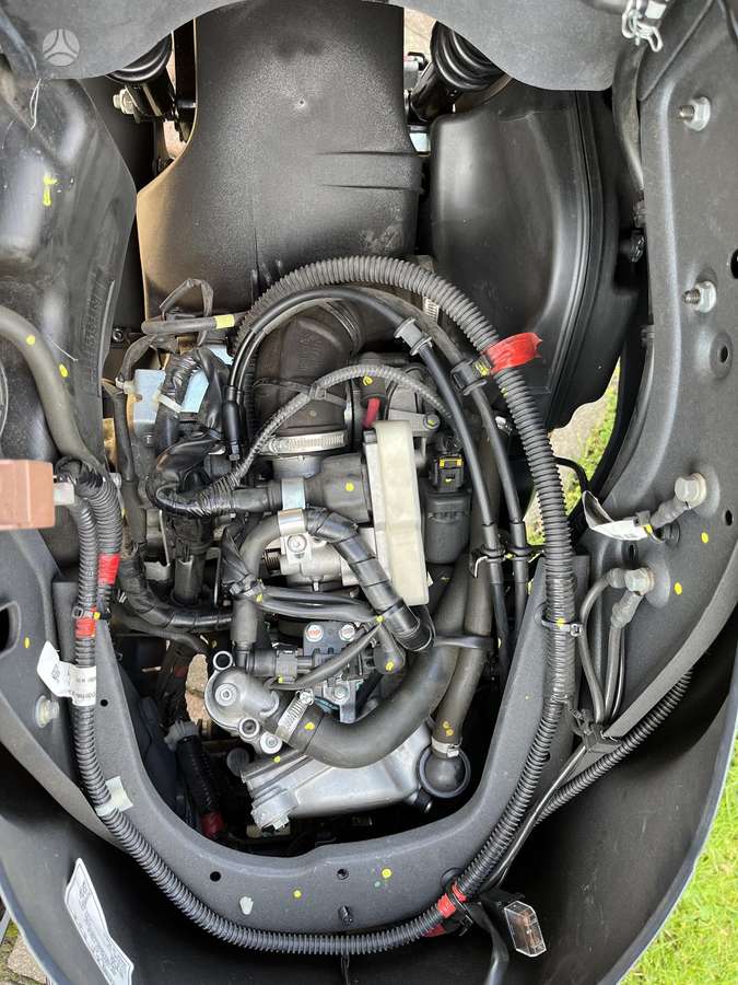 Piaggio Vespa 300cc, мотороллеры / мопеды