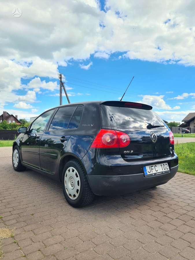Volkswagen Golf - 6