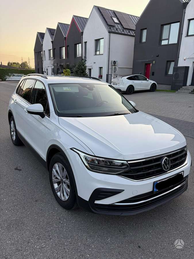 Volkswagen Tiguan - 1