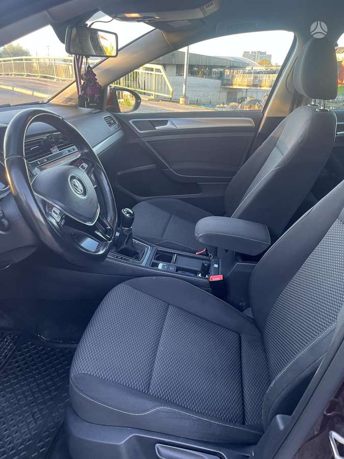 Volkswagen Golf - 11