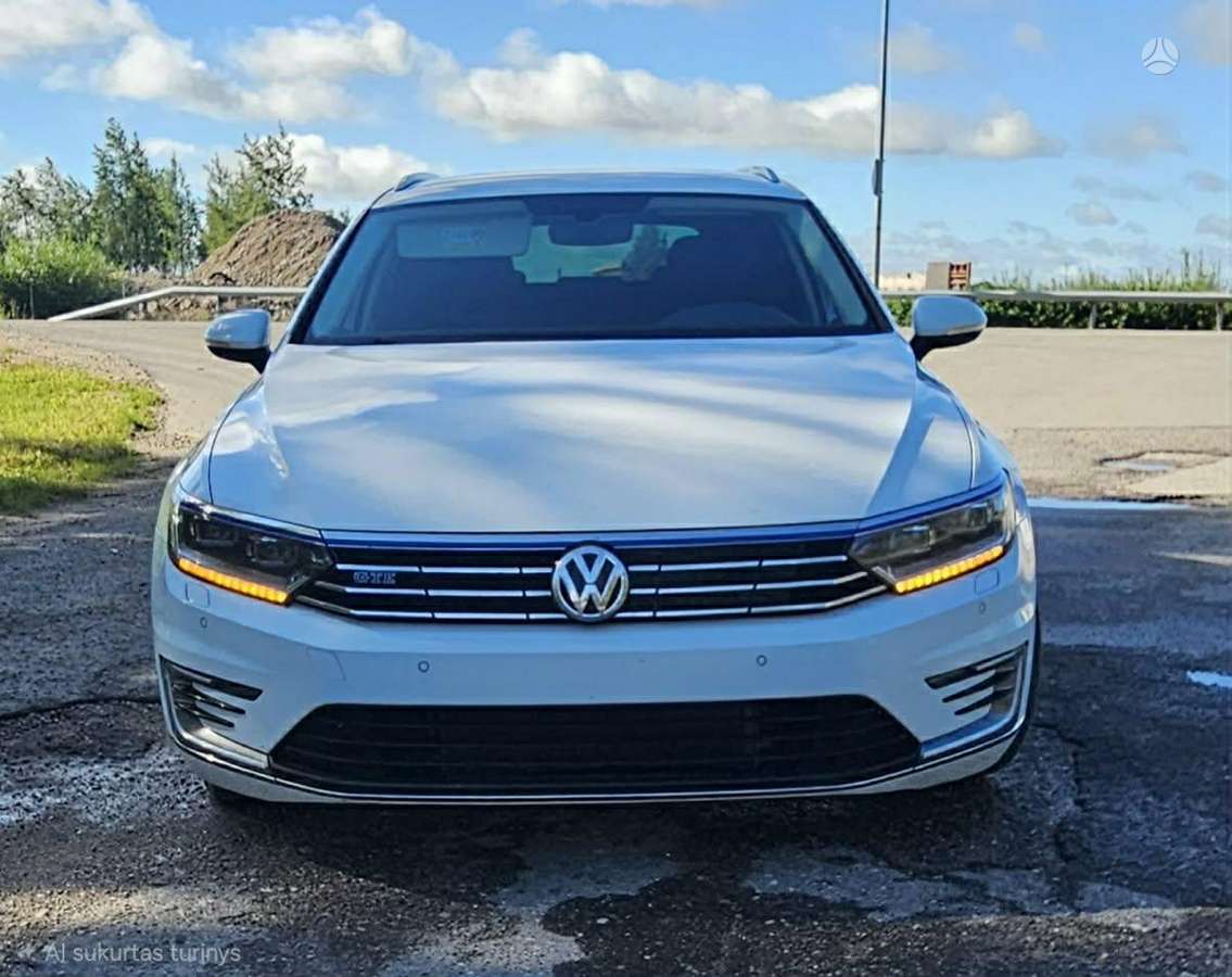 Volkswagen Passat - 2