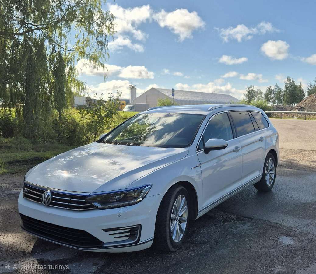 Volkswagen Passat - 4
