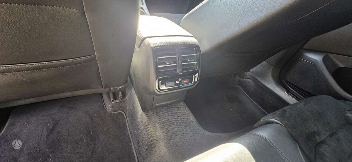 Volkswagen Passat - 11