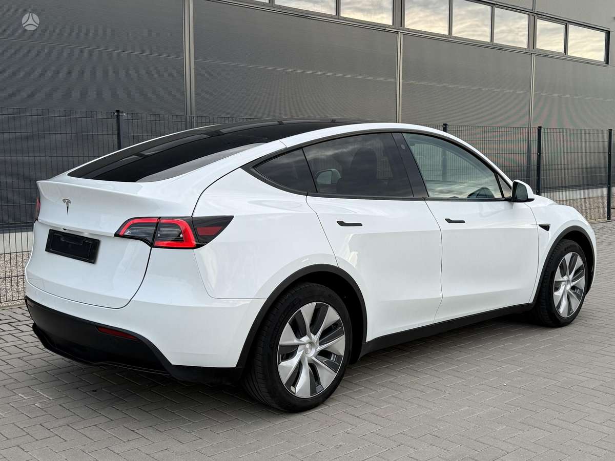Tesla Model Y - 2