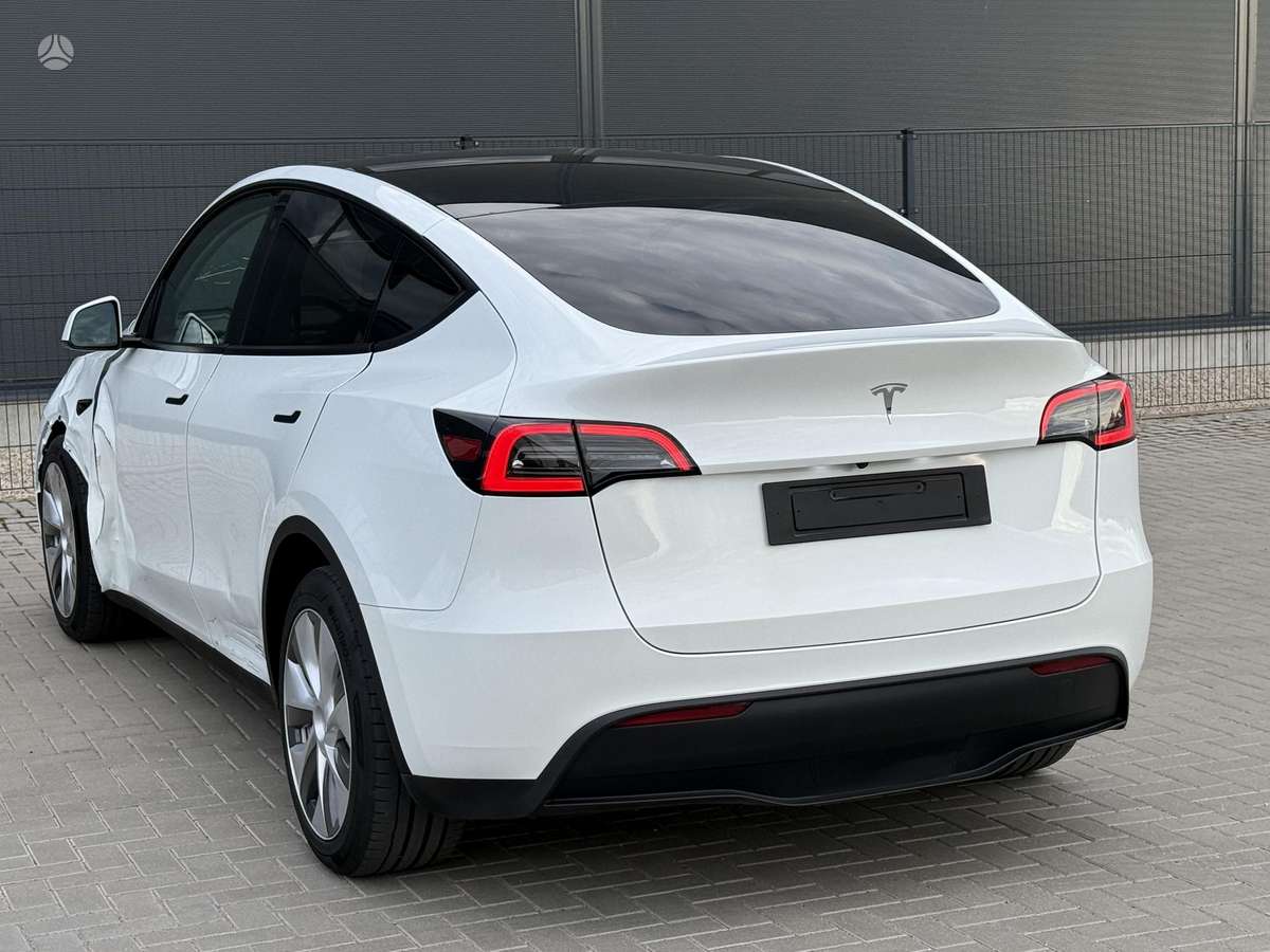 Tesla Model Y - 5