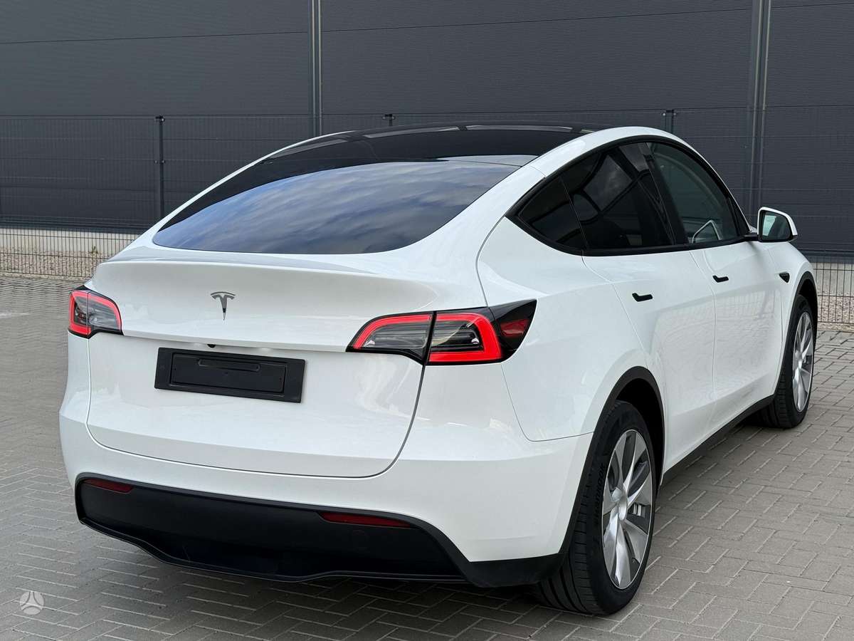 Tesla Model Y - 6