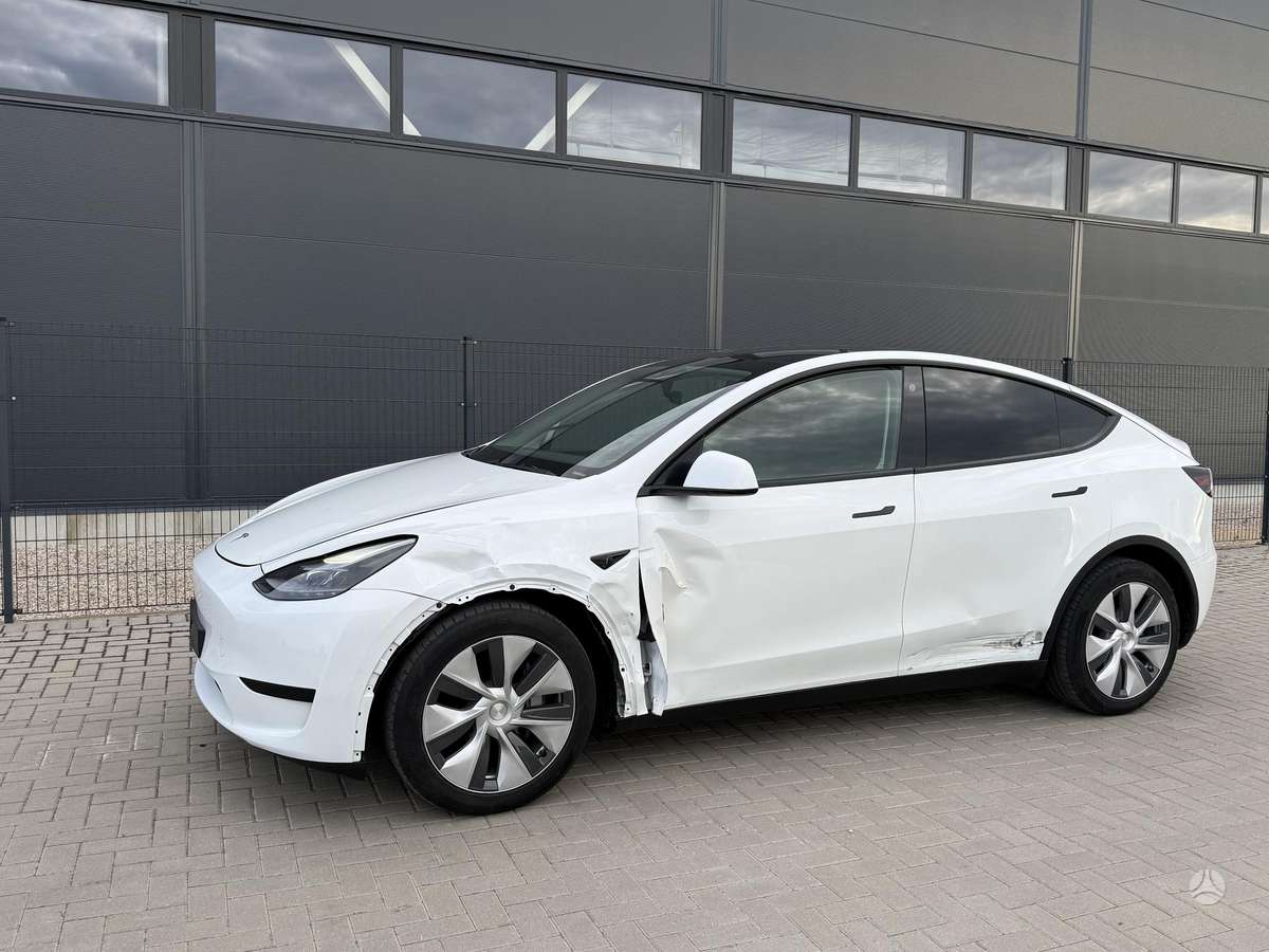 Tesla Model Y - 9