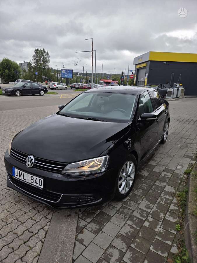 Volkswagen Jetta - 2
