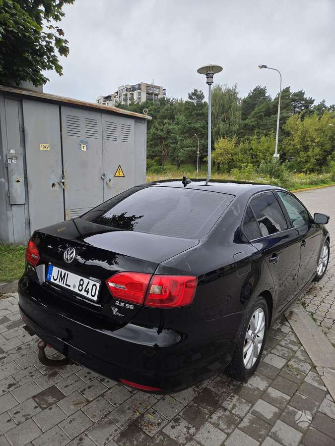 Volkswagen Jetta - 3