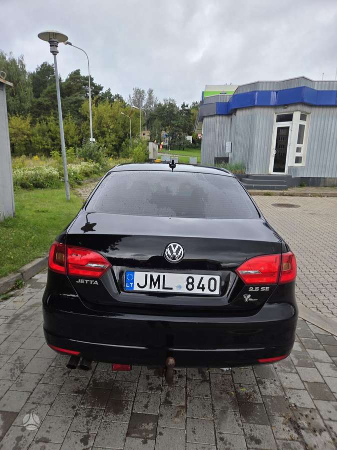Volkswagen Jetta - 4