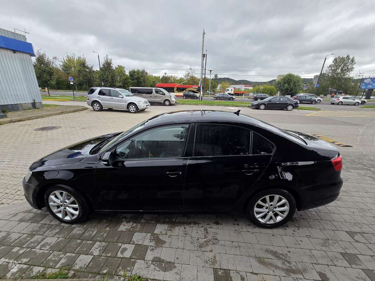 Volkswagen Jetta - 5